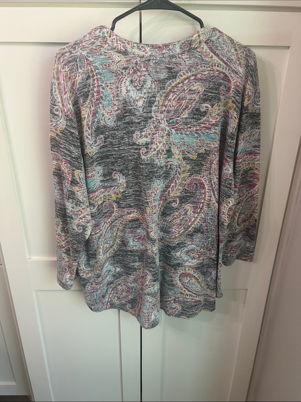 Van Heusen Gray Paisley Long Sleeve Top with Teal and Pink Accents - Picture 3 of 3